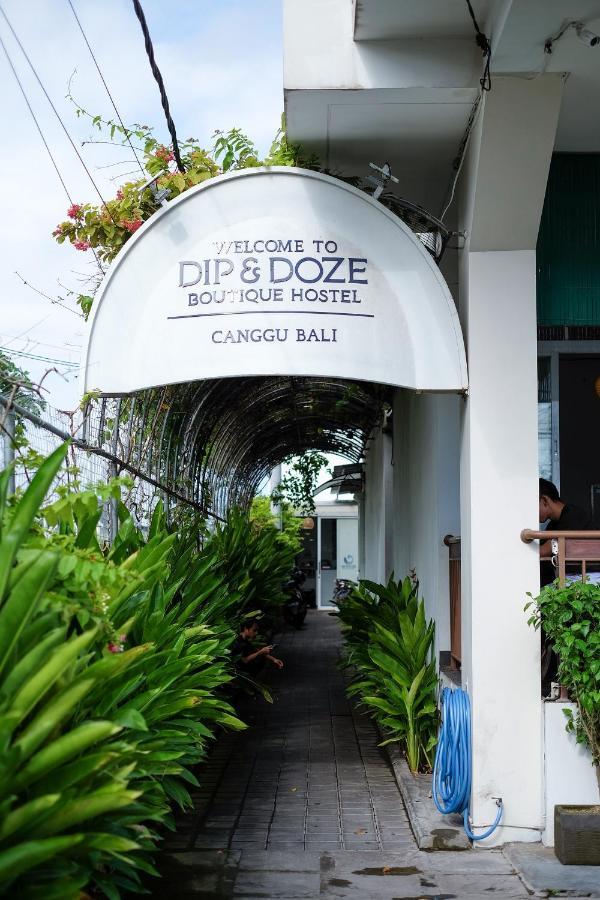 Dip & Doze Living Vandrerhjem Canggu Eksteriør bilde